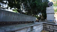 Eine Büste von Hermann Gmeiner im Hermann-Gmeiner-Park in Wien