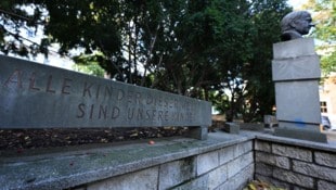 Eine Büste von Hermann Gmeiner im Hermann-Gmeiner-Park in Wien