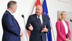 Babler, Stocker und Meinl-Reisinger sparen jetzt bei den Beamten.