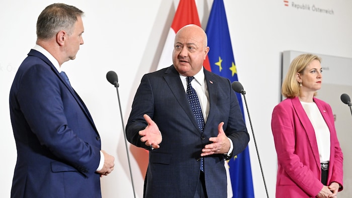 Babler, Stocker und Meinl-Reisinger sparen jetzt bei den Beamten.