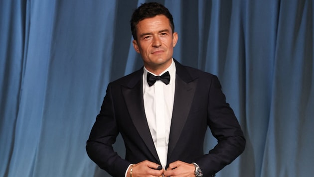 Orlando Bloom soll mehrere Dates mit einer unbekannten Brünetten gehabt haben.