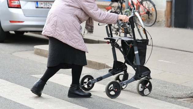 Gerade für ältere Menschen ist es gesundheitsfördernd, regelmäßig zu Fuß zu gehen.