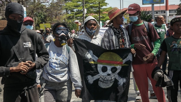Demo in Madagaskar: Der Totenkopf mit dem Hut der Freiheit wurde durch soziale Netzwerke zum ...