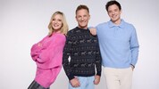 Tina Ritschl, Andi Knoll (M.) und Philipp Hansa senden 120 Stunden lang aus dem gläsernen Studio ...