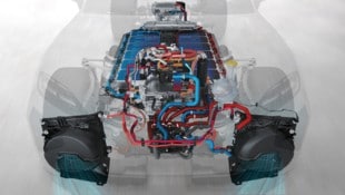 Porsche setzt die neuartige Batteriekühlung des Cayenne mit 1:100 in Relation zu ...