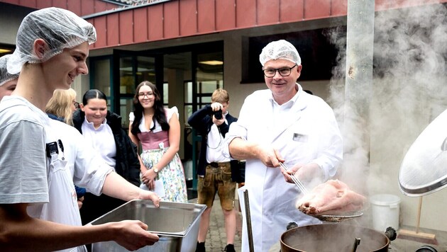 Sauschädl-Essen: Neben der Fleischzerlegung- und verarbeitung bot der besondere „Tag der offenen ...