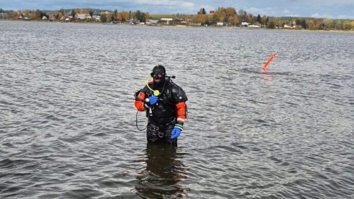 Tschechische Taucher stießen auf das Autowrack.