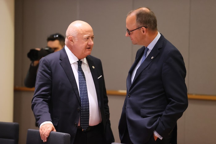 Weber befürwortet den Plan von Stocker (links) und Merz (rechts).