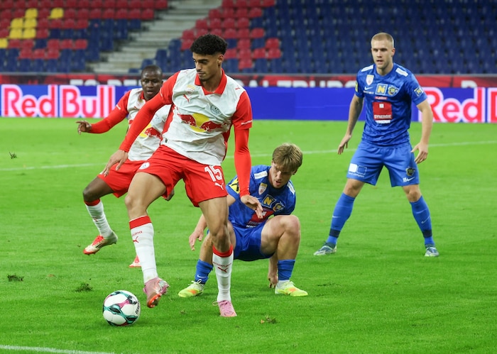 Alexander Murillo und Liefering hatten gegenüber Buchegger (hinten) die Nase vorne.