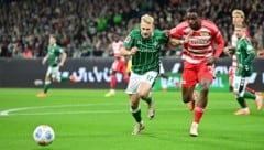 Marco Grüll (links) trifft zum 1:0.