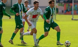 Eigentor zum Endstand: Daniel Weiß (rechts)