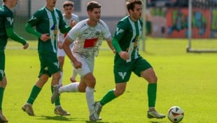 Eigentor zum Endstand: Daniel Weiß (rechts)