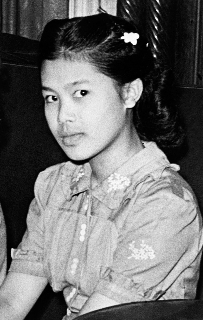 Sirikit Kitiyakara als junge Verlobte von Bhumibol