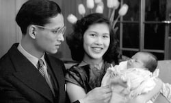 In den 1950er und 1960er Jahren galt Thailands Regentin als Inbegriff asiatischer Anmut und ...