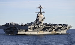 Die „USS Gerald R. Ford“, der größte Flugzeugträger der Welt, bei einer Übung im September 2025 ...