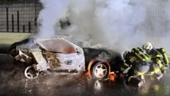 Der ausgebrannte Wagen. Für die Insassen gab es keine Chance auf Rettung.