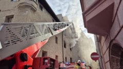 Dicker Rauch war in den engen Gassen zu sehen.