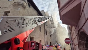 Dicker Rauch war in den engen Gassen zu sehen.