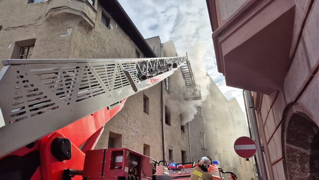 Dicker Rauch war in den engen Gassen zu sehen.