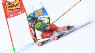 Julia Scheib führt in Sölden.