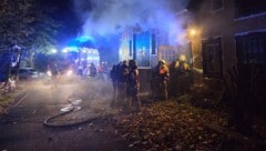 Die Feuerwehr war mit starkem Atemschutz im Einsatz.