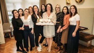 Michaela Altendorfer (Mi.) und ihr Team freuten sich über das Jubiläum und wichtige Spenden.