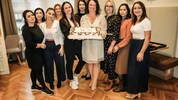 Michaela Altendorfer (Mi.) und ihr Team freuten sich über das Jubiläum und wichtige Spenden.