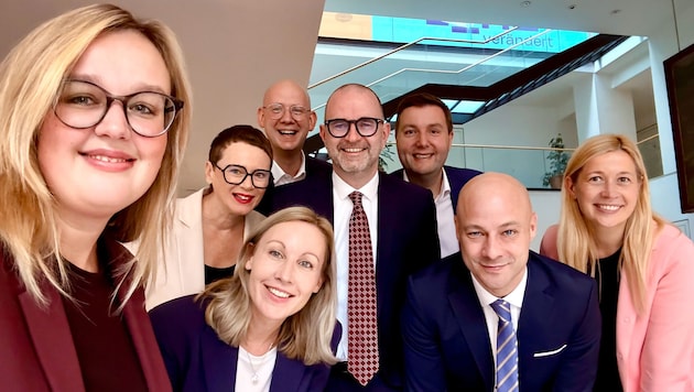 Gelungener Schnappschuss: Die „Krone“ bat die Stadtsenatsmitglieder, ein Selfie zu machen – bei ...