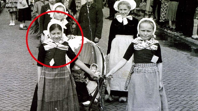 Monika Puhr im Jahr 1949 mit Gastschwester Jantje Agterhuis daneben. Jantjes Sohn sucht nach ...