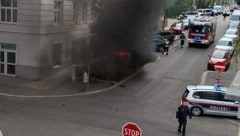 Wiener Anrainer hörten mehrmals einen Knall, offenbar war ein altes Auto explodiert. Die ...