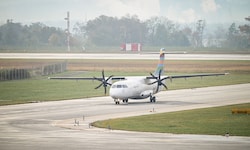 Um 9.32 Uhr landete der Flieger aus Frankfurt am Linzer Airport. Es war der vorerst letzte ...