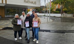 Alexandra Frei und ihre Kolleginnen sammelten 300 Unterschriften am Markt in Oberndorf