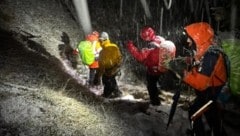 Zehn Bergretter bargen die drei Männer.