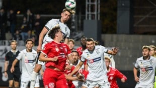 Bregenz-Stürmer Daniel Nussbaumer stieg am Höchsten, wurde aber gegen den KSV nicht mit einem ...