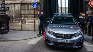 80 bis 100 Ermittler waren im Einsatz, um den Ganoven auf die Spur zu kommen. Über 150 DNA-, ...