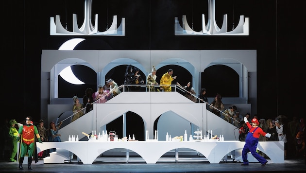 Happy Birthday, Johann Strauss! Robin (li.) und Super Mario im Plattenbau-Ambiente der neuen ...