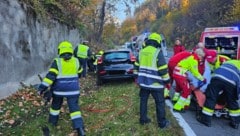 Mit insgesamt sechs Fahrzeugen rückten 30 Einsatzkräfte der HFW Villach und der FF Vassach zum ...