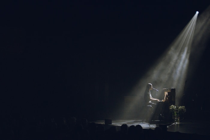 Mystisch, als Soap&Skin am Klavier saß.