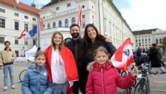 Die Familie Rudholzer aus dem Salzburger Bürmoos ist eigens für den Nationalfeiertag nach Wien ...