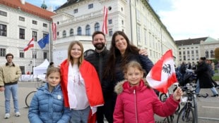 Die Familie Rudholzer aus dem Salzburger Bürmoos ist eigens für den Nationalfeiertag nach Wien ...