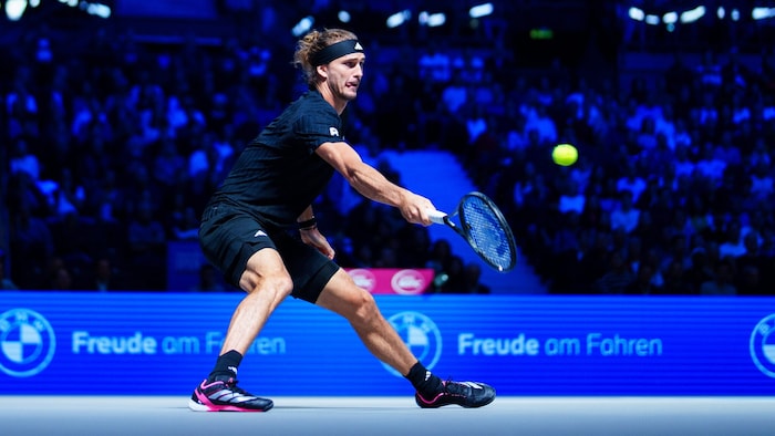 The first set went to Zverev 6:3.