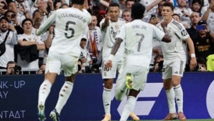 Real Madrid bezwingt den FC Barcelona.