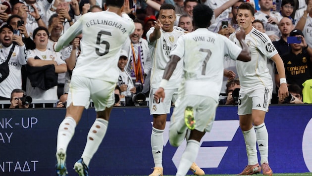 Real Madrid bezwingt den FC Barcelona.
