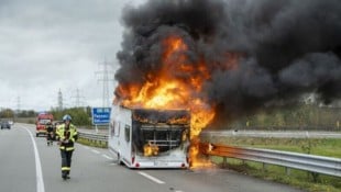 Das Gefährt stand lichterloh in Flammen und war nicht mehr retten.