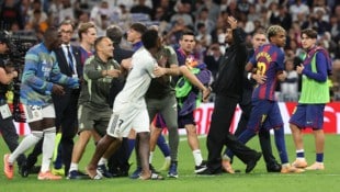 Die Spieler von Real Madrid und Barcelona gerieten aneinander.