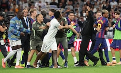 Die Spieler von Real Madrid und Barcelona gerieten aneinander.