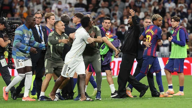 Die Spieler von Real Madrid und Barcelona gerieten aneinander.