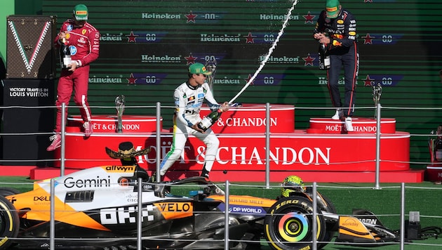 Lando Norris (Mitte) siegte vor Charles Leclerc (li.) und Max Verstappen.