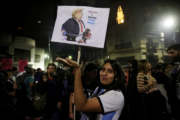 Mit Plakaten wie diesem demonstrierten Anhänger von Ex-Präsidentin Cristina Fernandez de ...