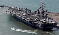 Archivbild aus dem Jahr 2013: Die USS Nimitz ankert im südkoreanischen Busan.